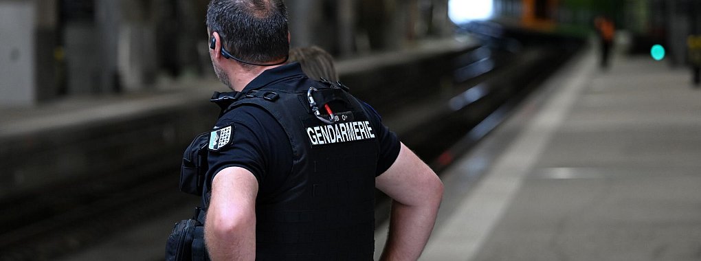 Zur &Uuml;berwachung des Bahnnetzes mobilisiert die SNCF zus&auml;tzliches Personal. - &copy; Sebastian Kahnert/dpa