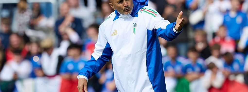 Italiens Trainer Luciano Spalletti &ouml;ffnete das Training f&uuml;r die Fans. - &copy; Bernd Thissen/dpa