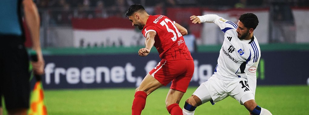 Vincenzo Grifo (l.) war auch gegen den HSV wieder einer der besten Freiburger. - © Philipp von Ditfurth/dpa