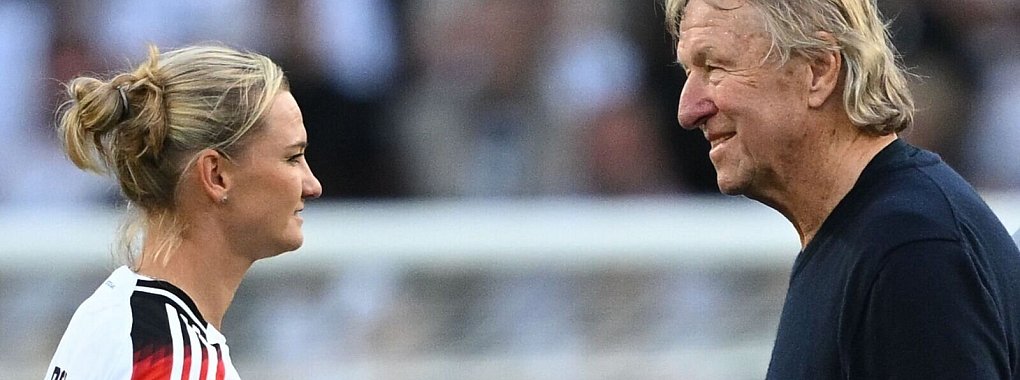 Kapit&auml;nin und Chefcoach gefordert: Alexandra Popp und Horst Hrubsch - &copy; Sebastian Christoph Gollnow/dpa