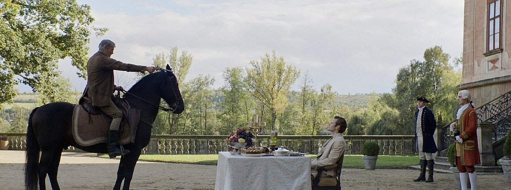 Mit unersch&uuml;tterlicher Entschlossenheit stellt sich Ludvig Kahlen (Mads Mikkelsen) dem machthungrigen Gutsherr Frederik De Schinkel (Simon Bennebjerg). - &copy; Henrik Ohsten/Zentropa/dpa