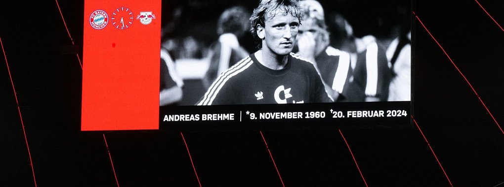 Ein Foto von Andreas Brehme war w&auml;hrend einer Gedenkminute in der Allianz Arena in M&uuml;nchen auf einer Anzeigentafel zu sehen. - &copy; Sven Hoppe/dpa