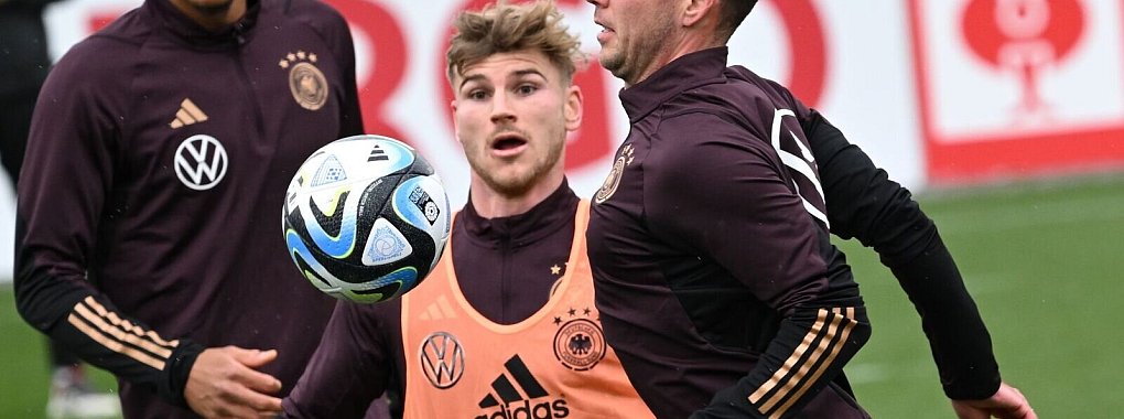 Einst Kollegen im Nationalteam: Werner und Götze (r). - © Arne Dedert/dpa