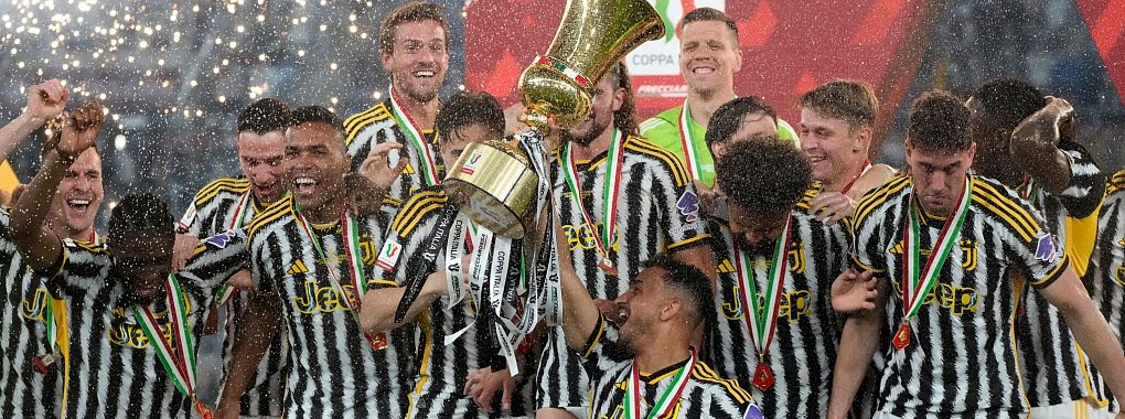 Die Spieler von Juventus Turin feiern: Juventus Turin hat zum 15. Mal den italienischen Fu&szlig;ball-Pokal gewonnen. - &copy; Gregorio Borgia/AP