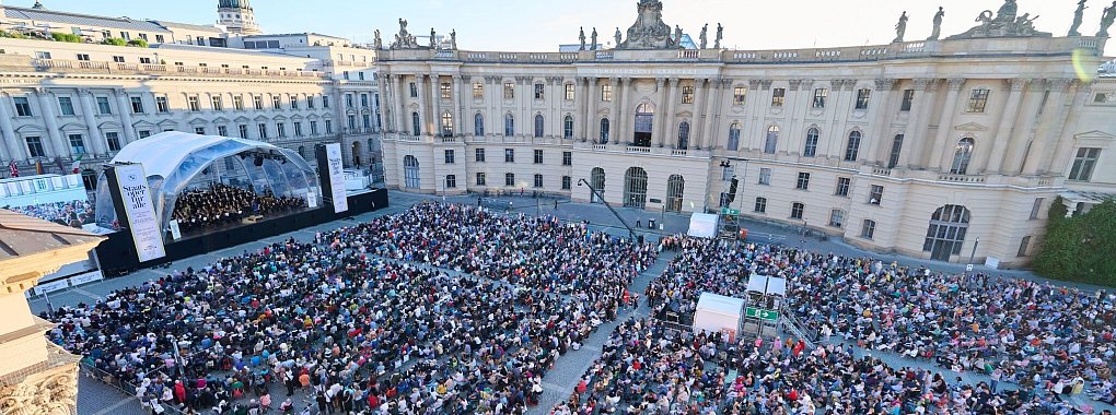 Tausende bei &laquo;Staatsoper f&uuml;r alle&raquo; - &copy; Annette Riedl/dpa