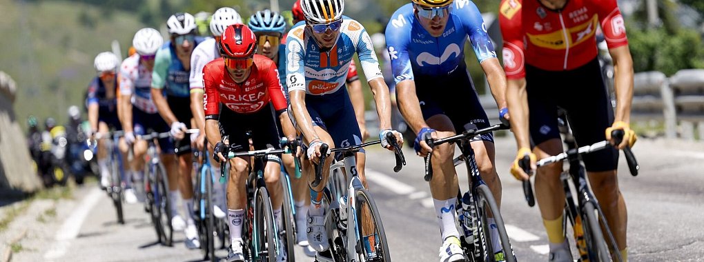 Tadej Pogacar übernimmt nach der vierten Etappe der Tour de France wieder das Gelbe Trikot. - © Jan De Meuleneir/Belga/dpa