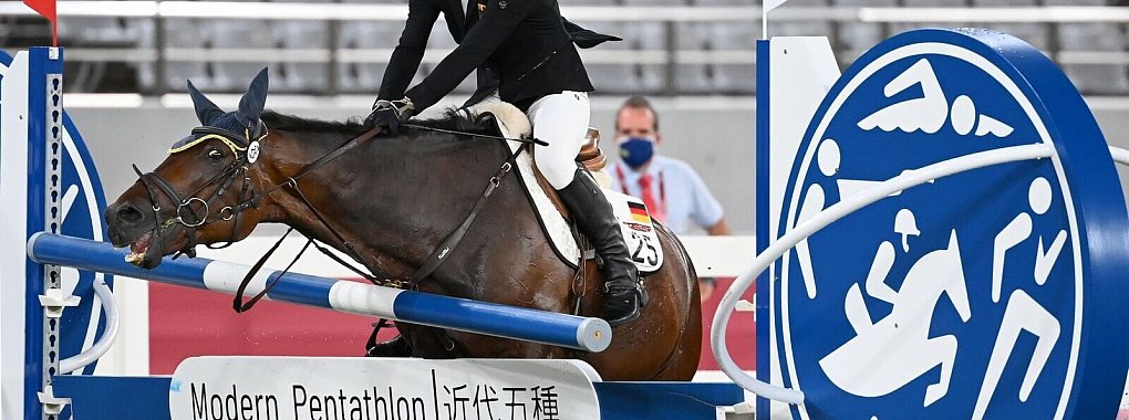Fünfkämpferin Annika Zillekens - früher Schleu - verzweifelt bei Olympia in Tokio. - © Marijan Murat/dpa