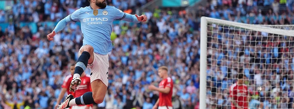 Josko Gvardiol von Manchester City feiert sein Tor. - © Bradley Collyer/PA Wire/dpa