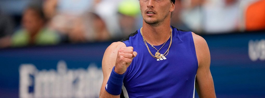 Alexander Zverev bejubelt den Einzug in die dritte Runde. - &copy; Julia Nikhinson/AP