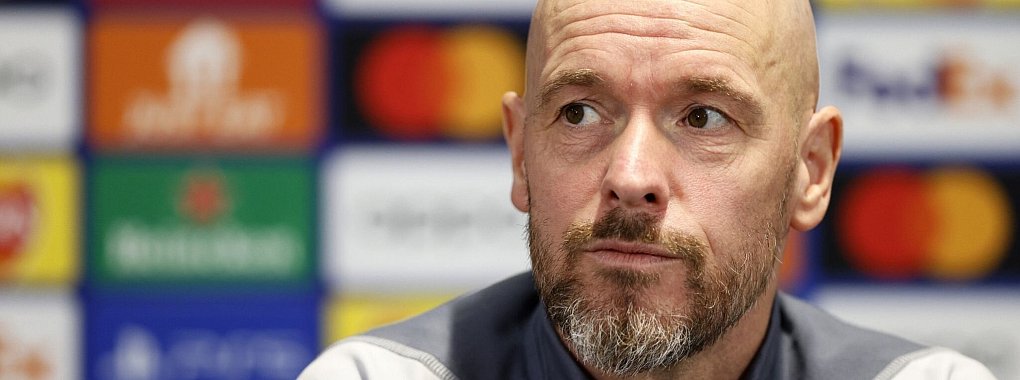 Manchester Uniteds Cheftrainer Erik ten Hag hat die Pressekonferenz nach dem 2:2 in Bournemouth vorzeitig beendet. - © Richard Sellers/PA Wire/dpa