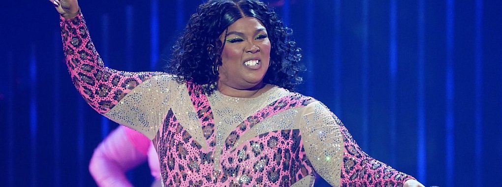 Die US-amerikanische S&auml;ngerin Lizzo wurde im Sommer 2023 mit schweren Vorw&uuml;rfen konfrontiert. - &copy; Marcus Brandt/dpa