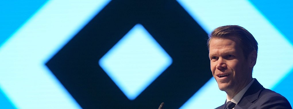 Finanzvorstand Eric Huwer vom Hamburger SV macht sich in der Diskussion um die Verteilung der TV-Gelder für eine stärkere Berücksichtigung der Traditionsclubs stark. - © Marcus Brandt/dpa