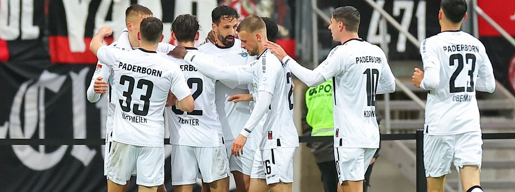 Der SC Paderborn nimmt drei Punkte aus Nürnberg mit. - © Daniel Karmann/dpa