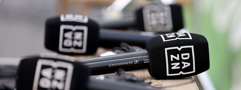 Der Internet-Sportsender DAZN nimmt einen jahrelangen Rechtsstreit mit der DFL in Kauf. - © Rolf Vennenbernd/dpa