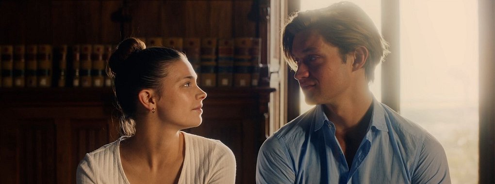 Ruby Bell (Harriet Herbig-Matten) und James Beaufort (Damian Hardung) in einer Szene der Amazon-Serie «Maxton Hall». - Stephan Rabold/© Prime Video/dpa