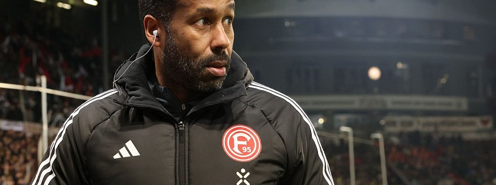 D&uuml;sseldorfs Trainer Daniel Thioune war mit dem entscheidenden Elfmeter nicht einverstanden - trotz Verwandlung. - &copy; Christian Charisius/dpa