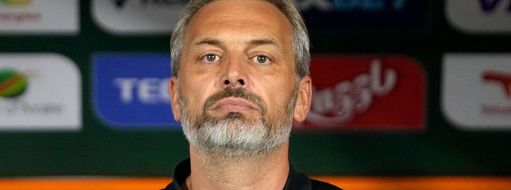 Trainer Sebastien Desabre und sein Team haben ein Zeichen gegen Gewalt im Ostkongo gesetzt. - © Themba Hadebe/AP/dpa