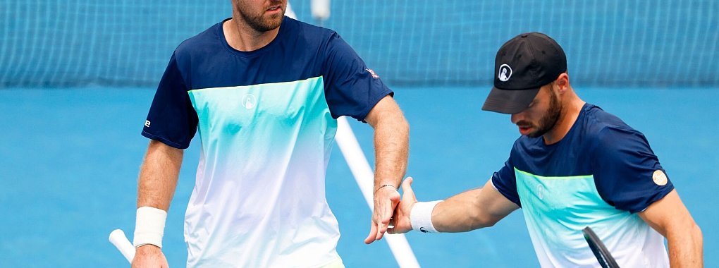 Die Doppelspieler Kevin Krawietz (l) und Tim Pütz erreichen das Halbfinale der Australian Open. - © Frank Molter/dpa