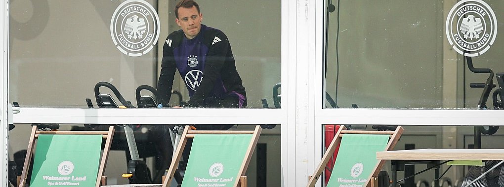 DFB-Torwart Manuel Neuer beim Aufw&auml;rmen in Blankenhain. - &copy; Christian Charisius/dpa