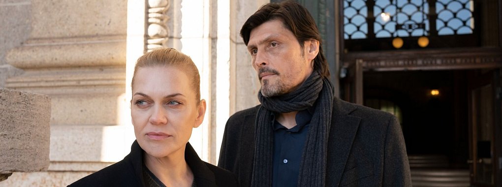 Helen Dorn (Anna Loos) und Nedjo Kristic (Stipe Erceg) ermitteln in einem Mordfall. - © Georges Pauly/ZDF/dpa