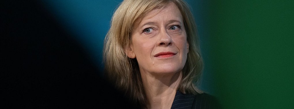 Schauspielerin Caroline Peters ist entsetzt über die geplanten Kürzungen im Berliner Kultur-Etat. (Archivbild) - © Boris Roessler/dpa