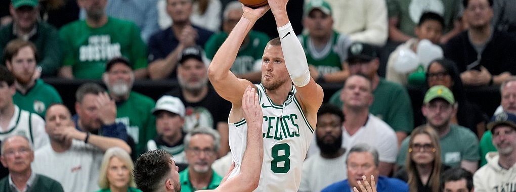 Kristaps Porzingis beendete den Abend mit 20 Punkten. - &copy; Charles Krupa/AP/dpa