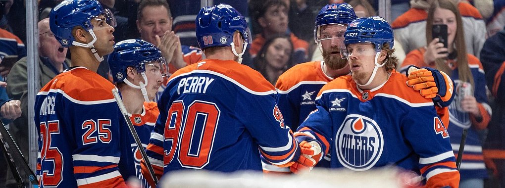 Die Edmonton Oilers feiern ihren Sieg über Buffalo. - © JASON FRANSON/The Canadian Press/AP/dpa