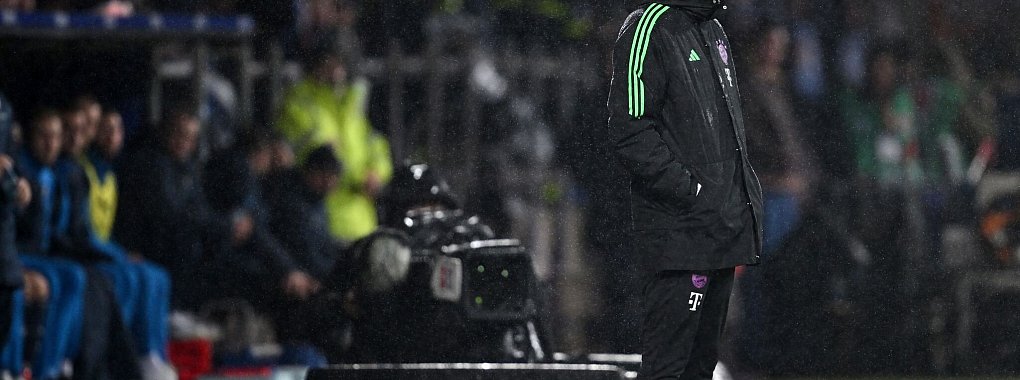 FCB-Trainer Thomas Tuchel wird laut Vorstandschef Jan-Christian Dreesen auch gegen Leipzig an der Seitenlinie stehen. - © David Inderlied/dpa