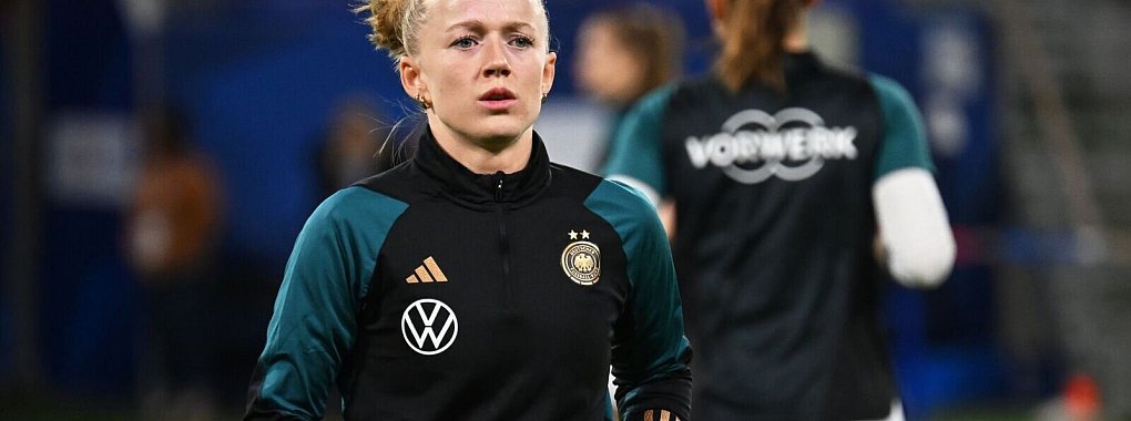 Fußball-Nationalspielerin Lea Schüller kann ihr Olympia-Erlebnis unmittelbar vor Ort mit ihrer Lebensgefährtin Lara Vadlau teilen. - © Sebastian Christoph Gollnow/dpa