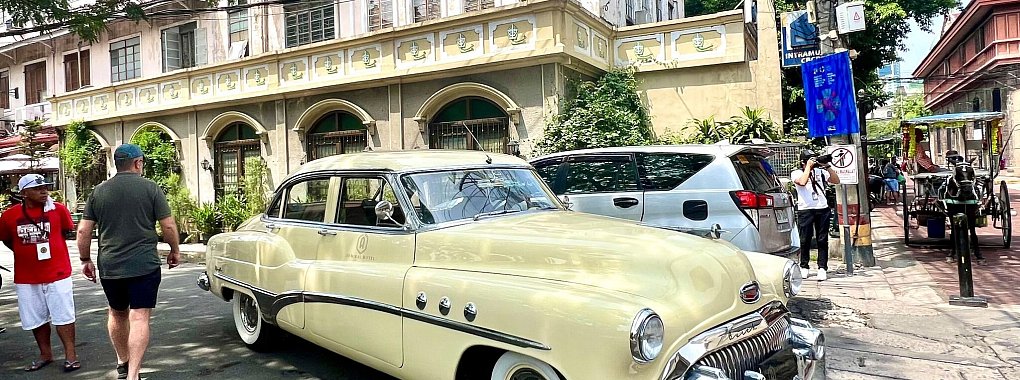 Das Admiral Hotel MGallery in Manila bietet Touristen Ausflüge mit einem Buick aus dem Jahr 1951 ins historische Stadtviertel Intramuros an. Der Oldtimer sorgt fast überall für Aufsehen. - © Carola Frentzen/dpa-tmn