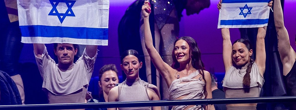Eden Golan (2.v.r.) wurde vom Publikum ins ESC-Finale gew&auml;hlt. - &copy; Jens B&uuml;ttner/dpa
