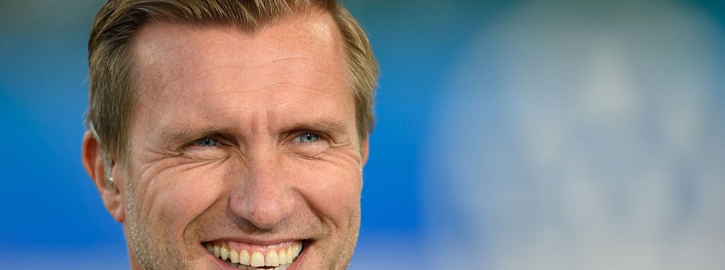 Markus Krösche, Sportvorstand bei Eintracht Frankfurt, plädiert für einen früheren Zeitpunkt beim Schließen des Transferfensters. - © Swen Pförtner/dpa