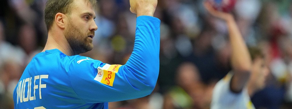 Andreas Wolff strebt mit den deutschen Handballern gegen die Schweiz den zweiten Vorrundensieg bei der WM an. - © Sören Stache/dpa