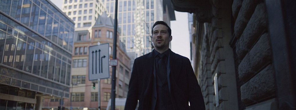 Max van Veeren (Klaus Steinbacher) in den Stra&szlig;en von Frankfurt. - &copy; Andreas Zickgraf/ZDF/dpa