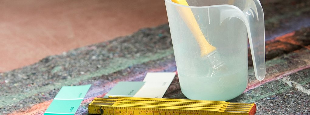 Gr&uuml;n, gr&uuml;n, gr&uuml;n sind alle meine W&auml;nde? Wer sich das w&uuml;nscht, findet Wandfarben in unterschiedlichen Nuancen. Doch nicht alle kommen ohne kritische Inhaltsstoffe aus. - &copy; Christin Klose/dpa-tmn/dpa