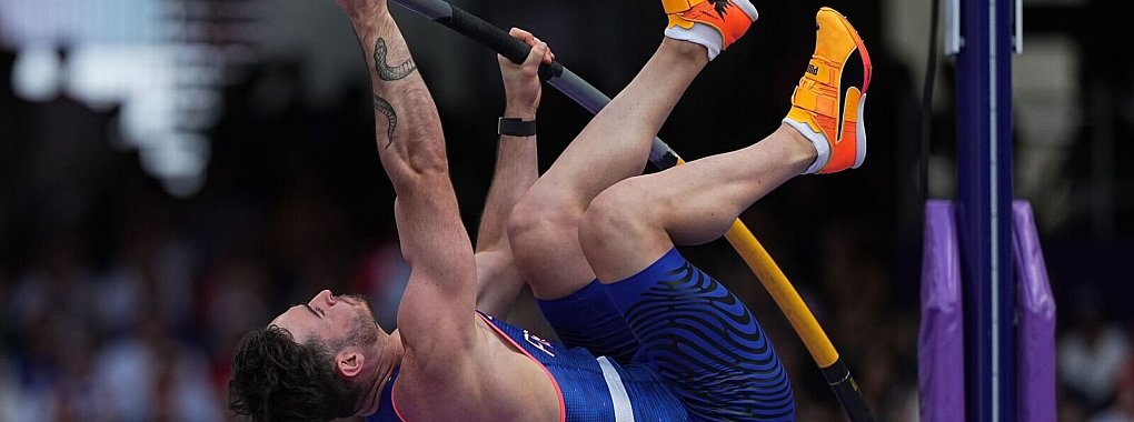 Stabhochspringer Anthony Ammirati scheiterte bei den Olympischen Spielen in seiner Heimat in der Qualifikation. - © Michael Kappeler/dpa