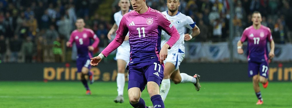 Kleiner Muskelfaserriss: Nationalspieler Chris Führich fällt zwei bis drei Wochen aus. - © Christian Charisius/dpa