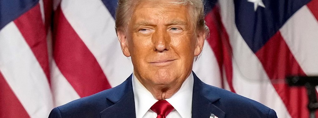Viele Menschen werden die Amtseinführung von Trump live im TV verfolgen. - © Alex Brandon/AP/dpa