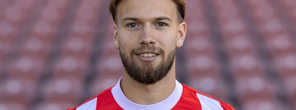 Die Frau von Energie-Spieler Niko Bretschneider soll auf der Babelsberger Tribüne angegriffen worden sein. - © Frank Hammerschmidt/dpa