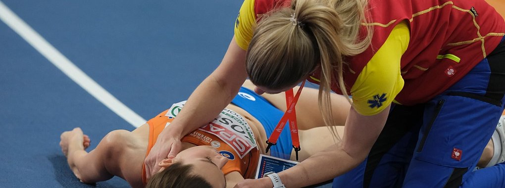 Die Niederl&auml;nderin Maureen Koster hat nach ihrem schweren Sturz im 3.000-Meter-Finale bei der Hallen-EM Entwarnung gegeben. - &copy; Patrick Post/AP/dpa