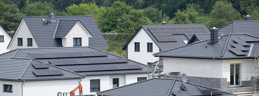 Zahlen sollten Bauherren nur dann, wenn sie absolut sicher sind, dass der jeweilige Bauabschnitt tatsächlich mängelfrei fertiggestellt ist. - © Sebastian Gollnow/dpa/dpa-tmn