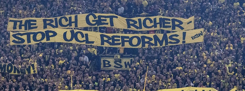 Die deutliche Kritik der Fans war zuletzt in den Stadien zu sehen. - © Bernd Thissen/dpa
