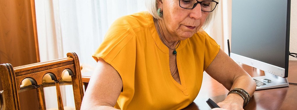 Wer sein eigenes Testament aufsetzen m&ouml;chte, sollte sich eines nehmen: Zeit. - &copy; Christin Klose/dpa-tmn