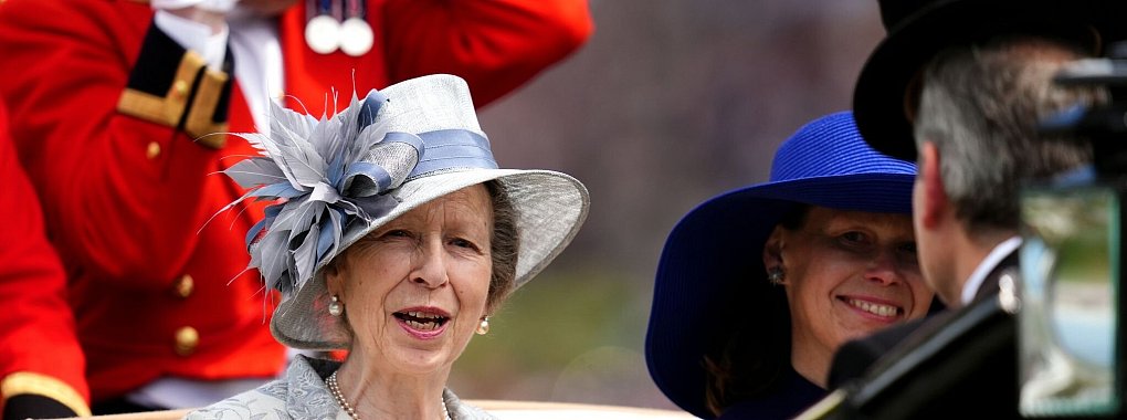 Prinzessin Anne am dritten Tag der Royal-Ascot-Rennwoche in einer offenen Kutsche. - &copy; John Walton/PA Wire/dpa