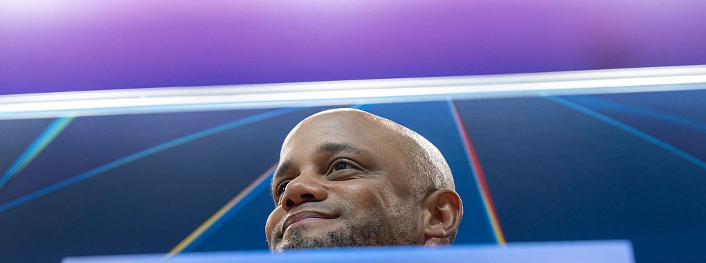 Kompany sieht den Konkurrenzkampf als enorm wichtig an. - © Peter Kneffel/dpa