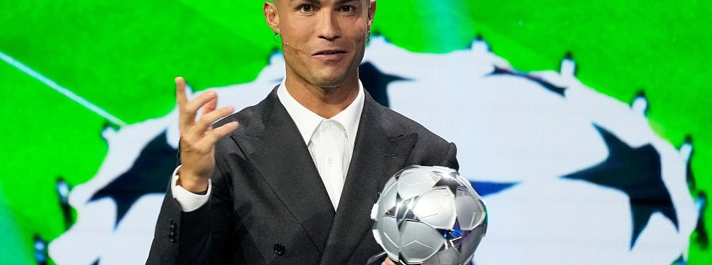 Nach der Ehrung kommt die Nationalmannschaft: Ronaldo ist wieder f&uuml;r Portugal dabei. - &copy; Gregorio Borgia/AP