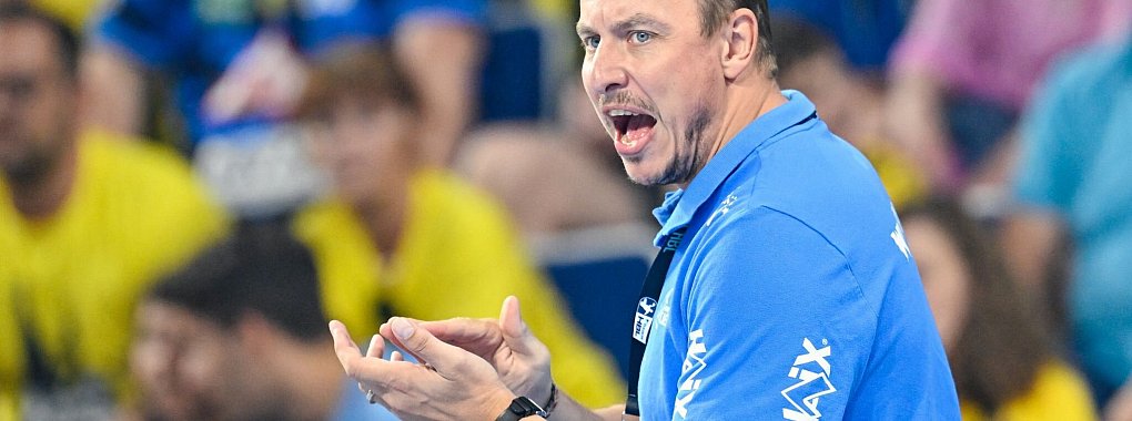 THW-Trainer Filip Jicha feuert seine Spieler an. - © Uwe Anspach/dpa