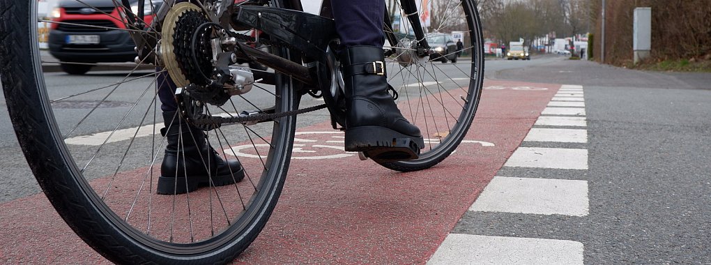 Nicht überall gibt es für Radfahrer entsprechende Wege. Gerade dort, wo verschiedene Verkehrsteilnehmer aufeinander treffen, lauern Gefahren. - © Lorraine Brinkmann
