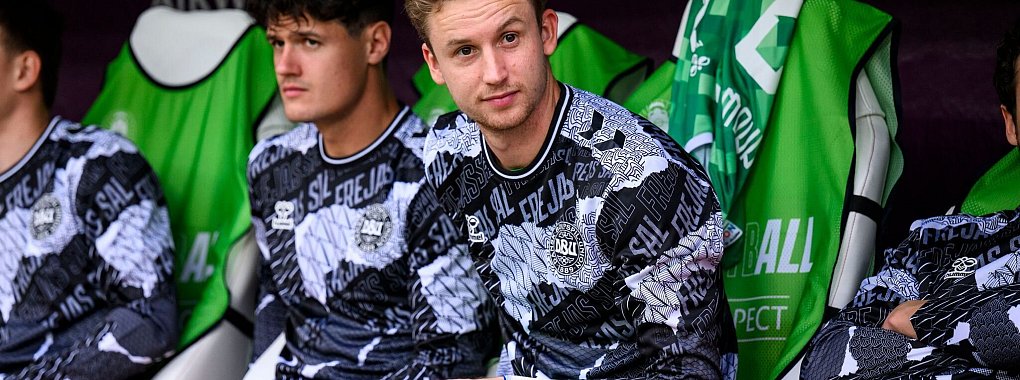 Meist musste Union-Keeper Frederik Rönnow (M) in der dänischen Nationalmannschaft auf der Bank Platz nehmen. - © Tom Weller/dpa