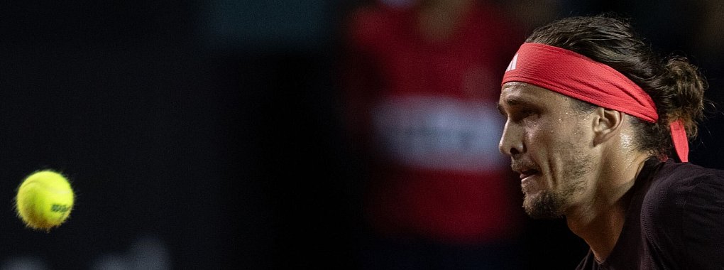 Bittere Enttäuschung bei Alexander Zverev nach dem erneuten Aus im Viertelfinale. - © Wang Tiancong/Xinhua/dpa